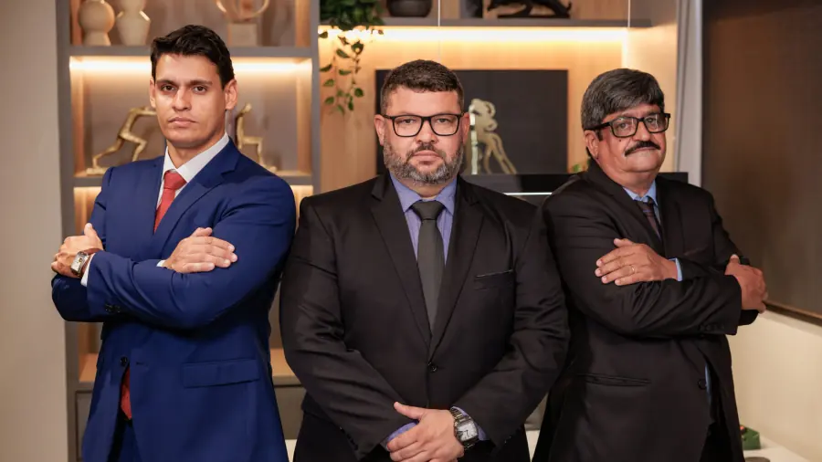 Sócios do escritório Cardoso, Gonzaga & Gregório na sede, em Goiânia